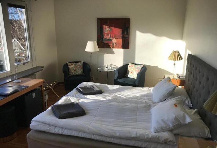 标准间带阳台, Ewa & Maude Hotel Aston Villa