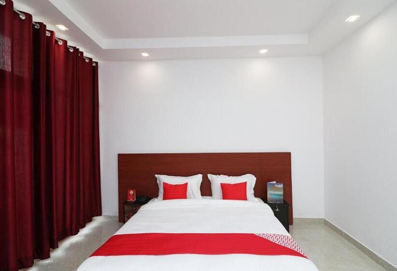 Camera Tripla Classica, Oyo 28328 Rex Cabana