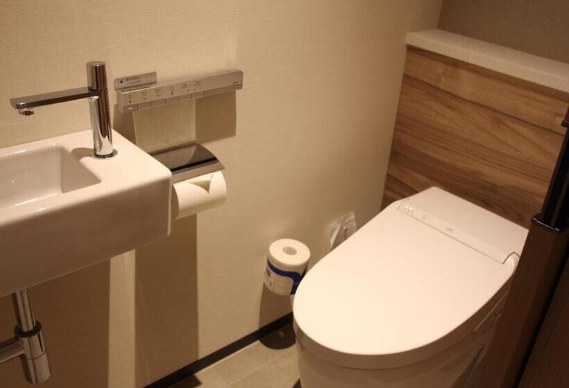 جناح, The Blossom Hibiya