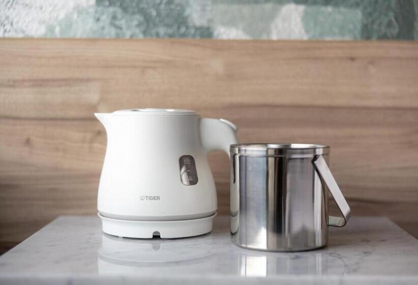 جناح, The Blossom Hibiya