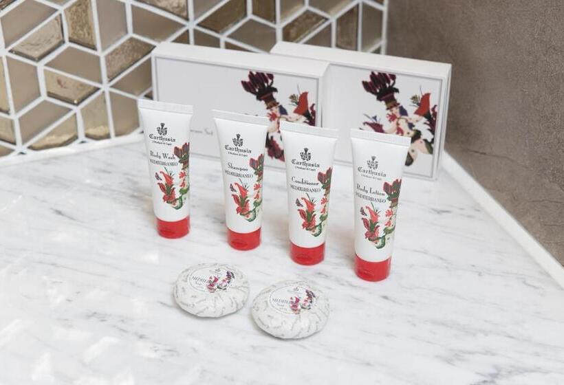 جناح, The Blossom Hibiya