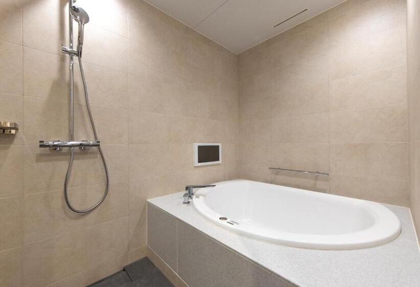 جناح, The Blossom Hibiya