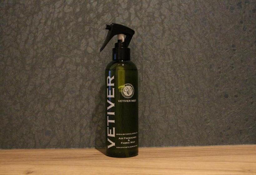 غرفة قياسية ثلاثية, The Blossom Hibiya