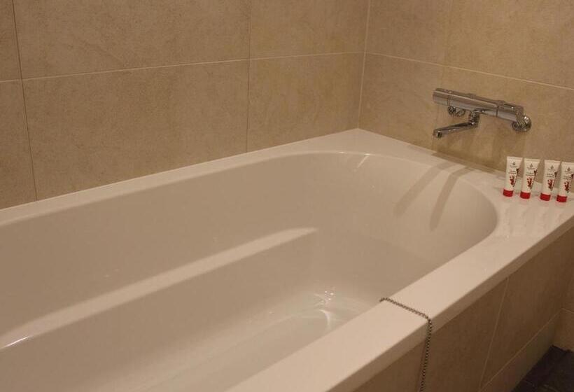 غرفة قياسية ثلاثية, The Blossom Hibiya