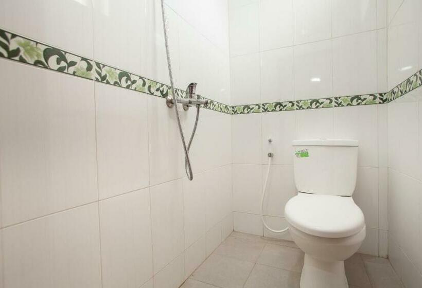 Quarto Estandar, Reddoorz @ Panglima Sudirman Probolinggo