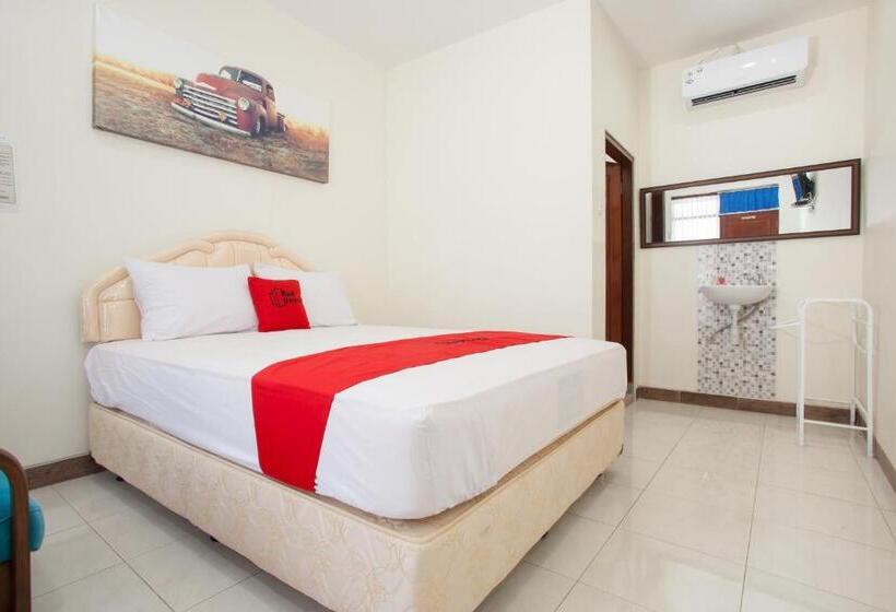 Номер Deluxe, Reddoorz @ Panglima Sudirman Probolinggo