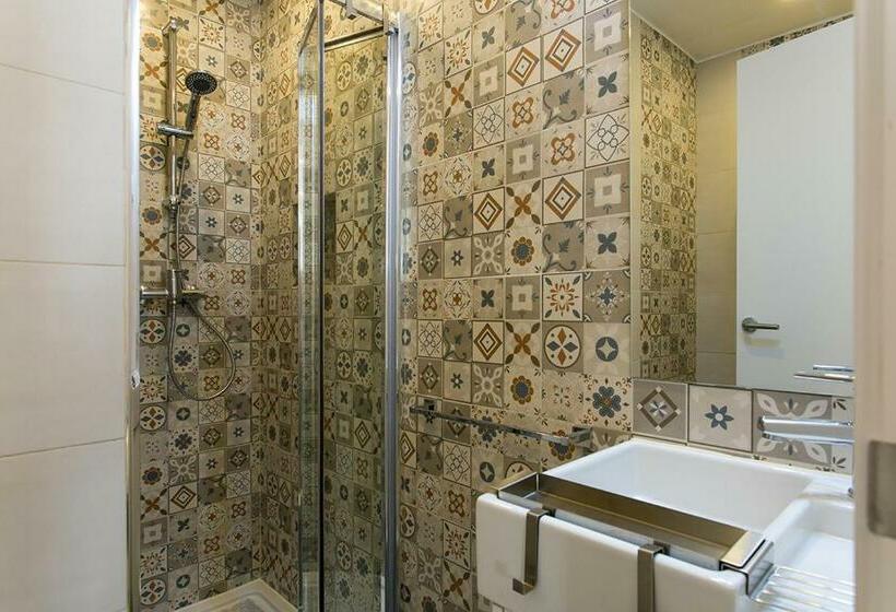 سوئیت با بالکن, Suites Amália Guesthouse Near Rossio Square