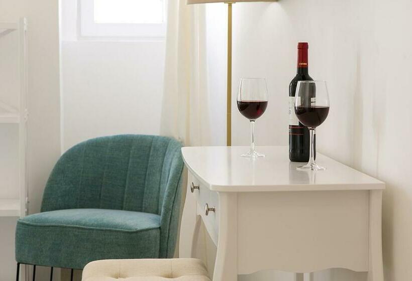 سوئیت با بالکن, Suites Amália Guesthouse Near Rossio Square