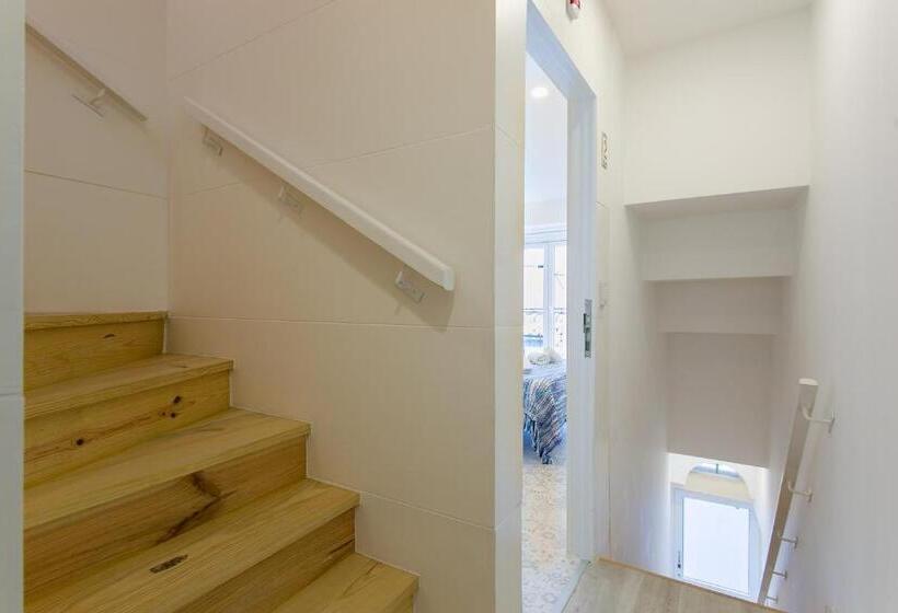 مجموعه ویستا شهر, Suites Amália Guesthouse Near Rossio Square