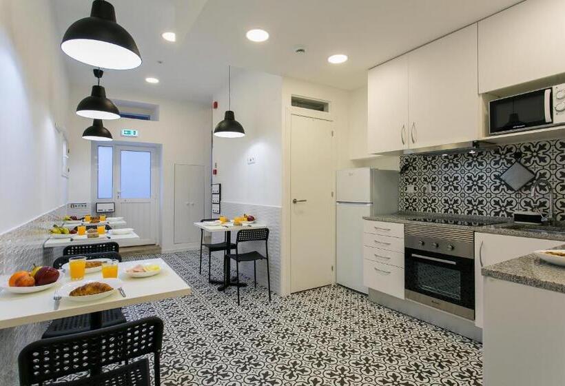 مجموعه ویستا شهر, Suites Amália Guesthouse Near Rossio Square