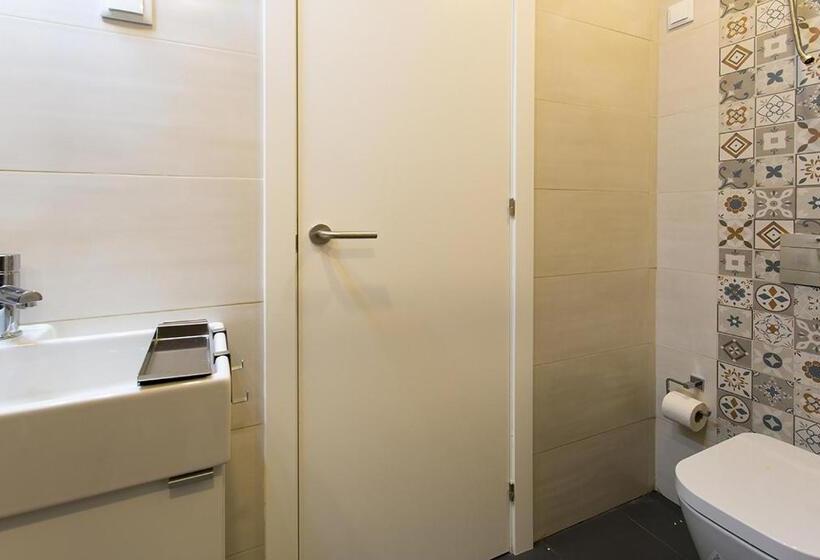 مجموعه ویستا شهر, Suites Amália Guesthouse Near Rossio Square