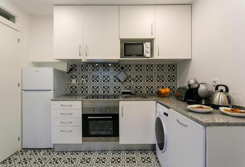 مجموعه ویستا شهر, Suites Amália Guesthouse Near Rossio Square