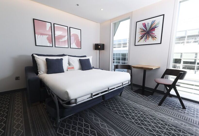 سوییت سوپریور, Marlin Hotel Stephens Green