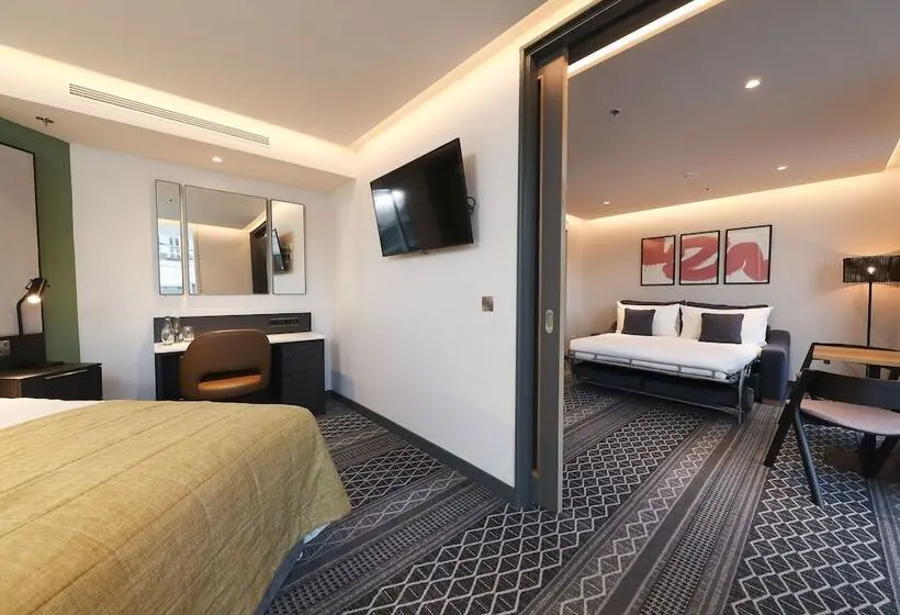 سوییت سوپریور, Marlin Hotel Stephens Green
