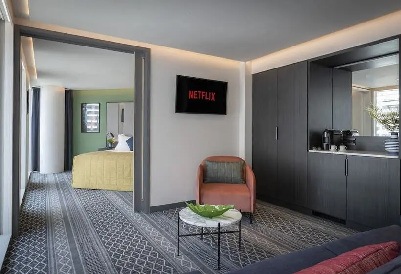 سوییت سوپریور, Marlin Hotel Stephens Green