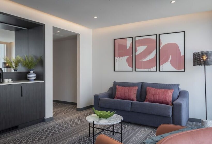 سوییت سوپریور, Marlin Hotel Stephens Green