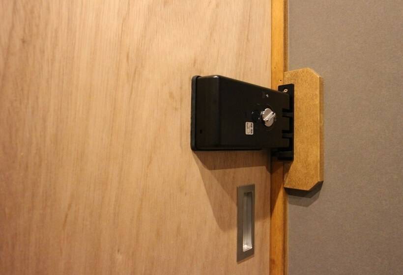 四人标准间, Sharin