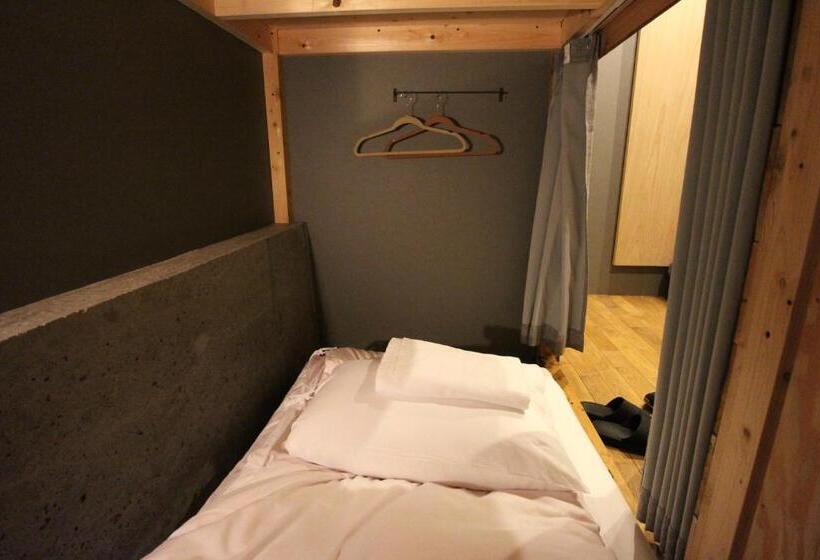 四人标准间, Sharin