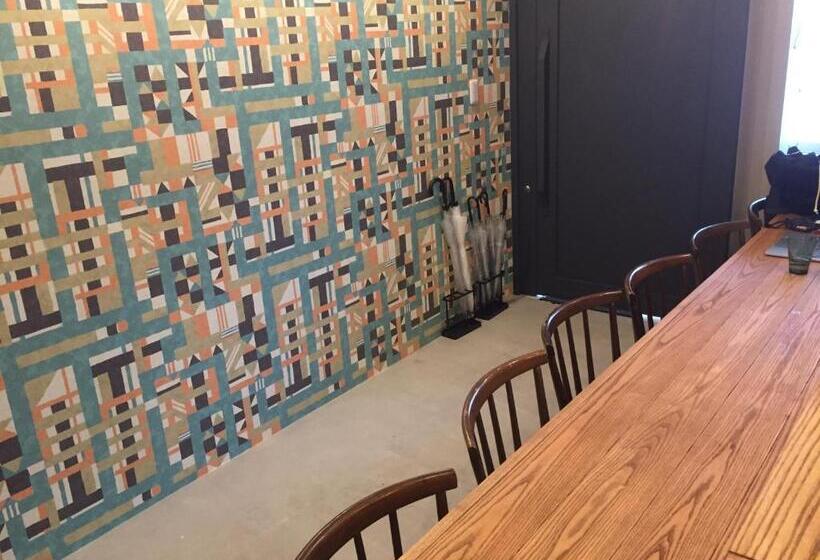 复式房间, Sharin