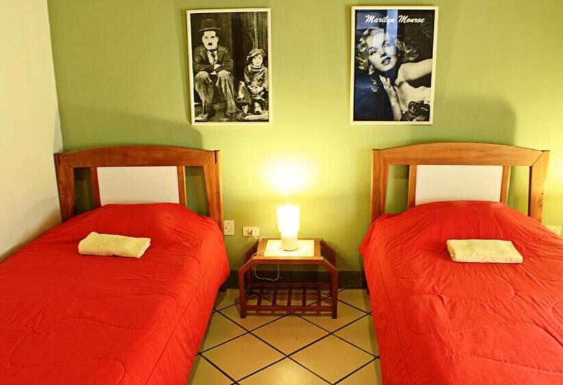 اتاق استاندارد سه نفره, Huaranjapo