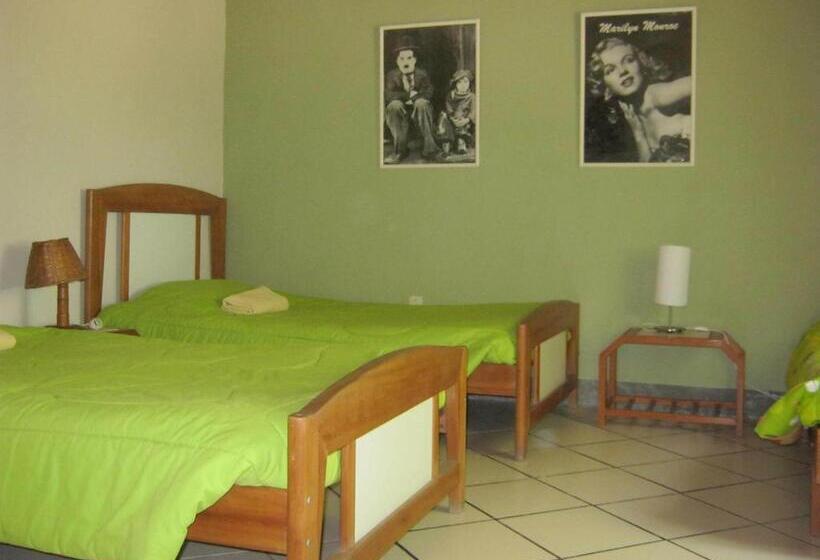 اتاق استاندارد سه نفره, Huaranjapo