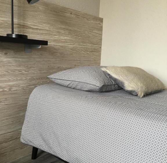 חדר סטנדרט יחיד, Café Tivoli