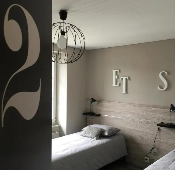 Standard Room, Café Tivoli