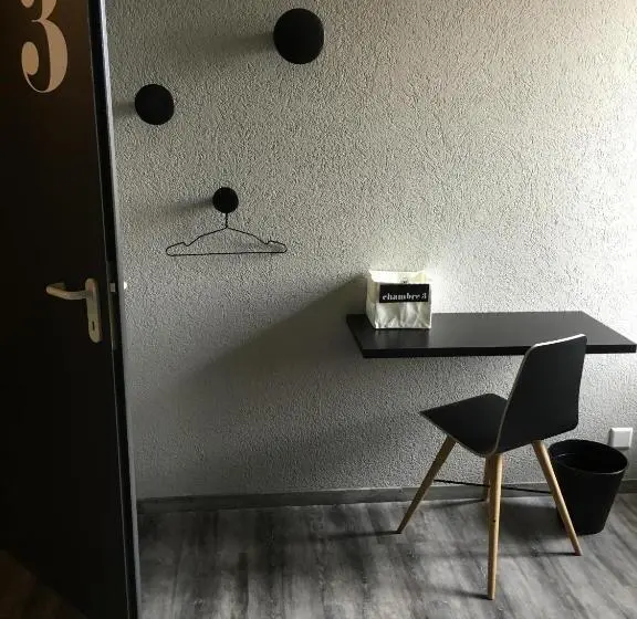 Standard Room, Café Tivoli