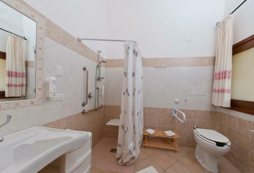 חדר סטנדרט, I Menhirs