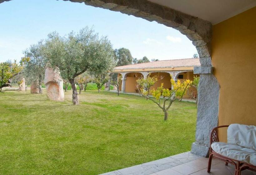 חדר סטנדרט, I Menhirs