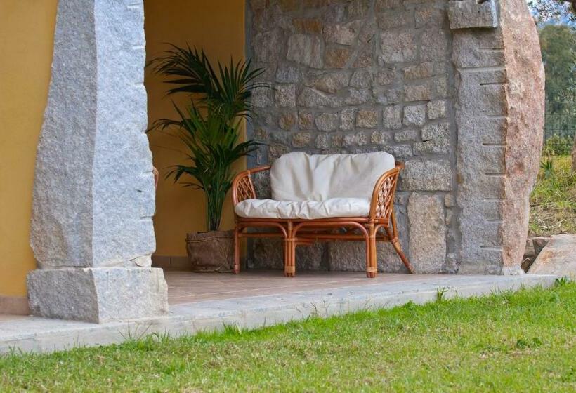 חדר סטנדרט, I Menhirs