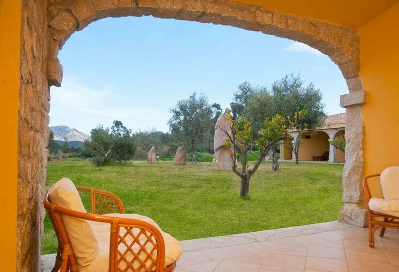 חדר סטנדרט, I Menhirs