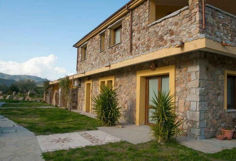 חדר סטנדרט, I Menhirs