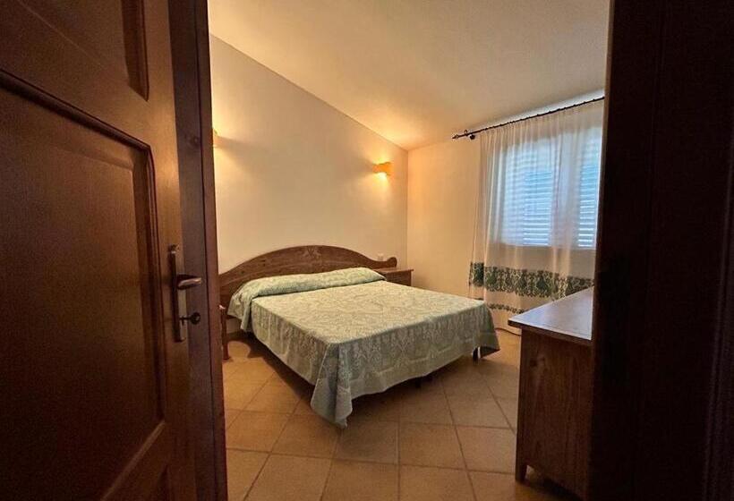 דירת שני חדרים, I Menhirs