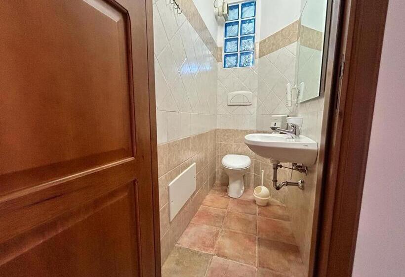 דירת שני חדרים, I Menhirs