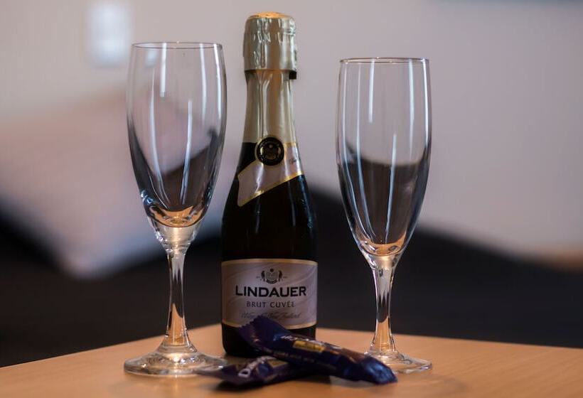 חדר משפחתי, Masonic