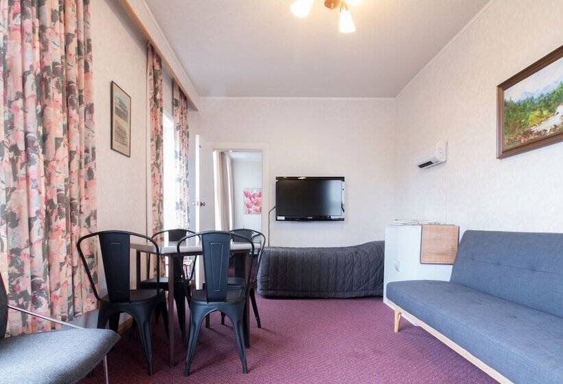 חדר סטנדרט לשלושה, Masonic