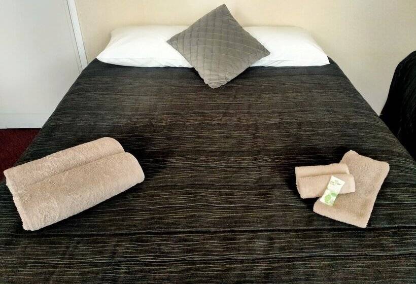 חדר סטנדרט לשלושה, Masonic