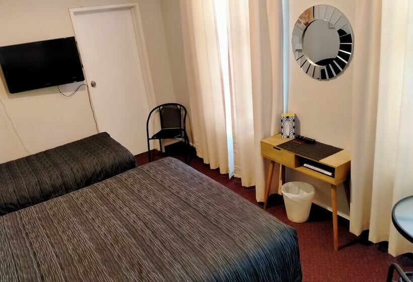 חדר סטנדרט לשלושה, Masonic