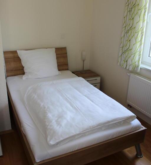 标准单人间, Boardinghouse My Maison