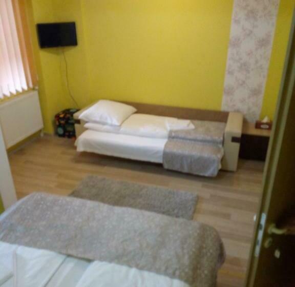 اتاق استاندارد سه تخته با بالکن, Casa Vio