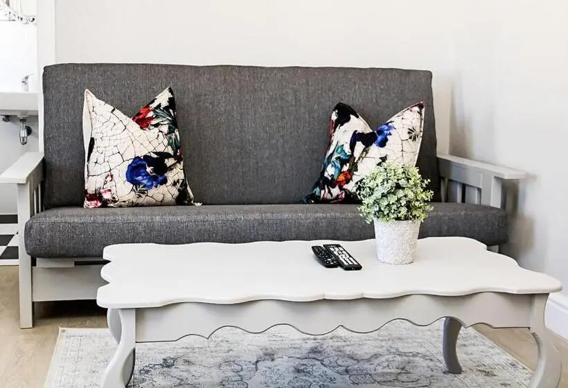 Perhehuone, French Karoo Guesthouse