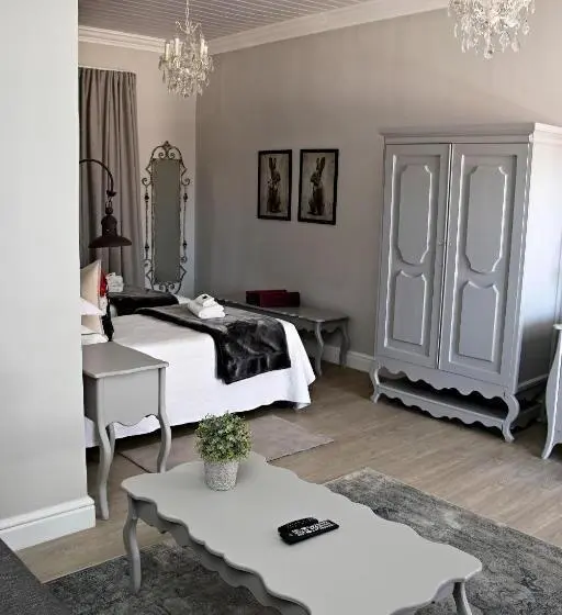 Perhehuone, French Karoo Guesthouse