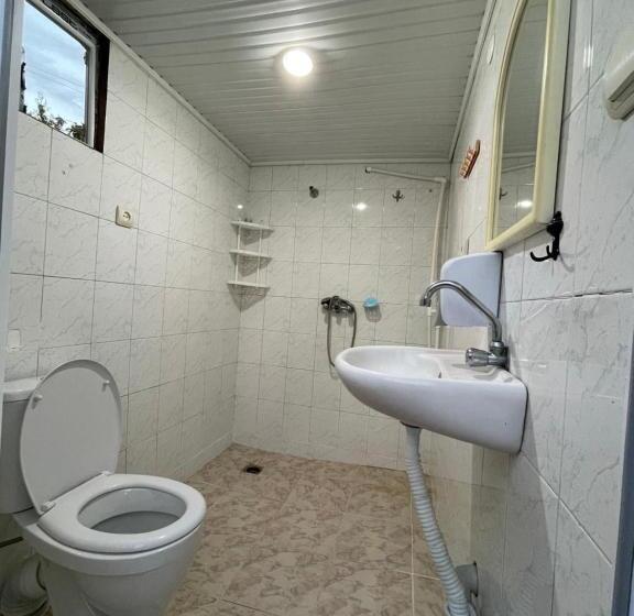 اتاق استاندارد با سرویس بهداشتی مشترک, Guest House Guram