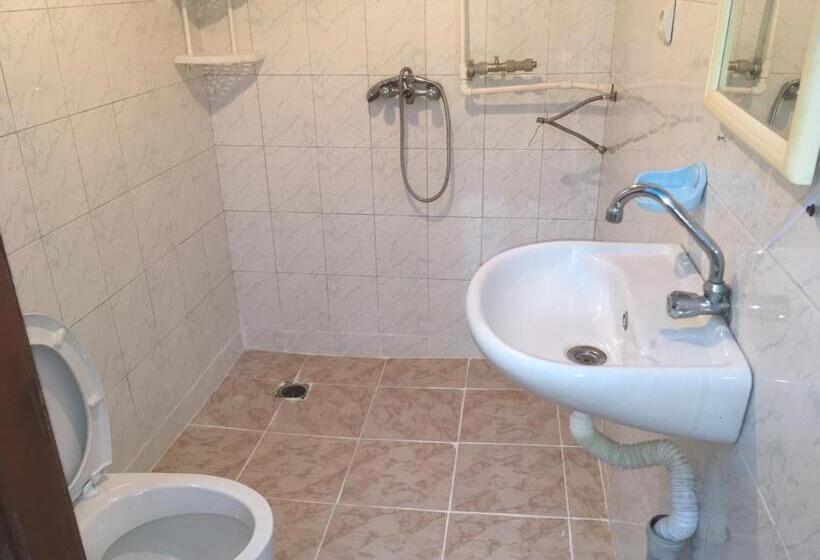 اتاق استاندارد با سرویس بهداشتی مشترک, Guest House Guram