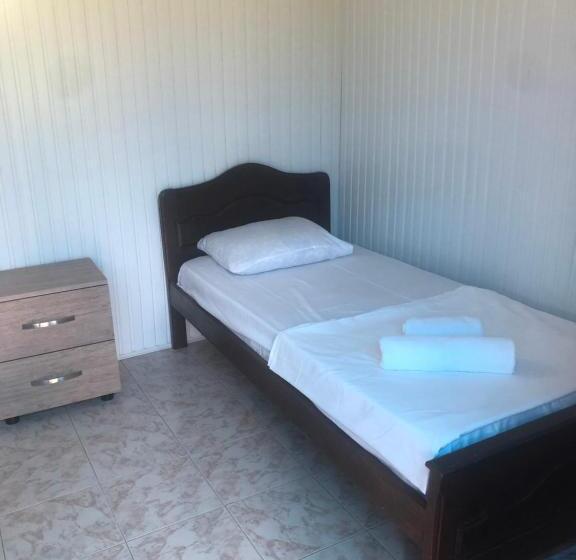 اتاق استاندارد با سرویس بهداشتی مشترک, Guest House Guram
