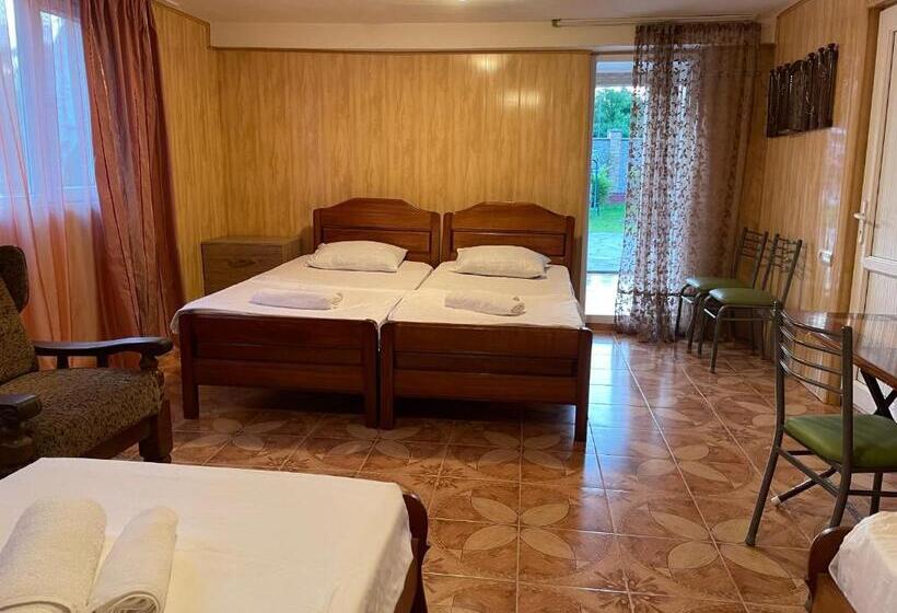 اتاق استاندارد چهار تخته, Guest House Guram