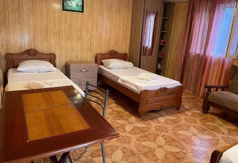 اتاق استاندارد چهار تخته, Guest House Guram