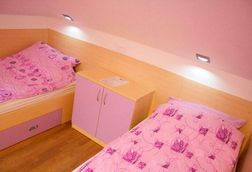 تختخواب در اتاق مشترک, Youth Hostel Krško