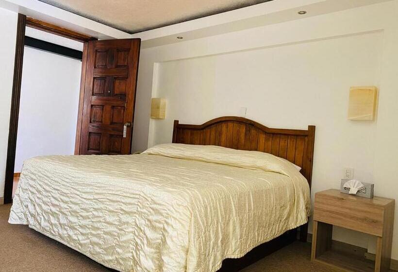 غرفة قياسية, La Mansión